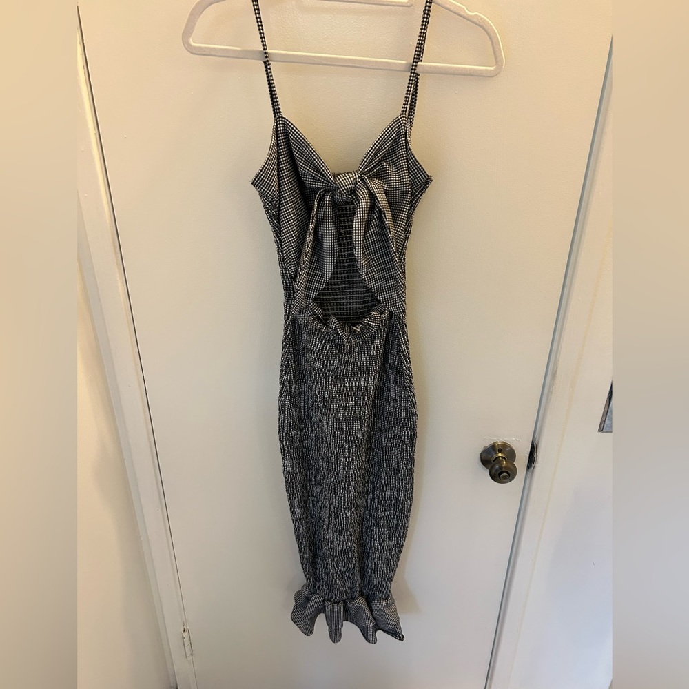Adorable maternity dress worn once. Perfect for maternity shoot or fun event